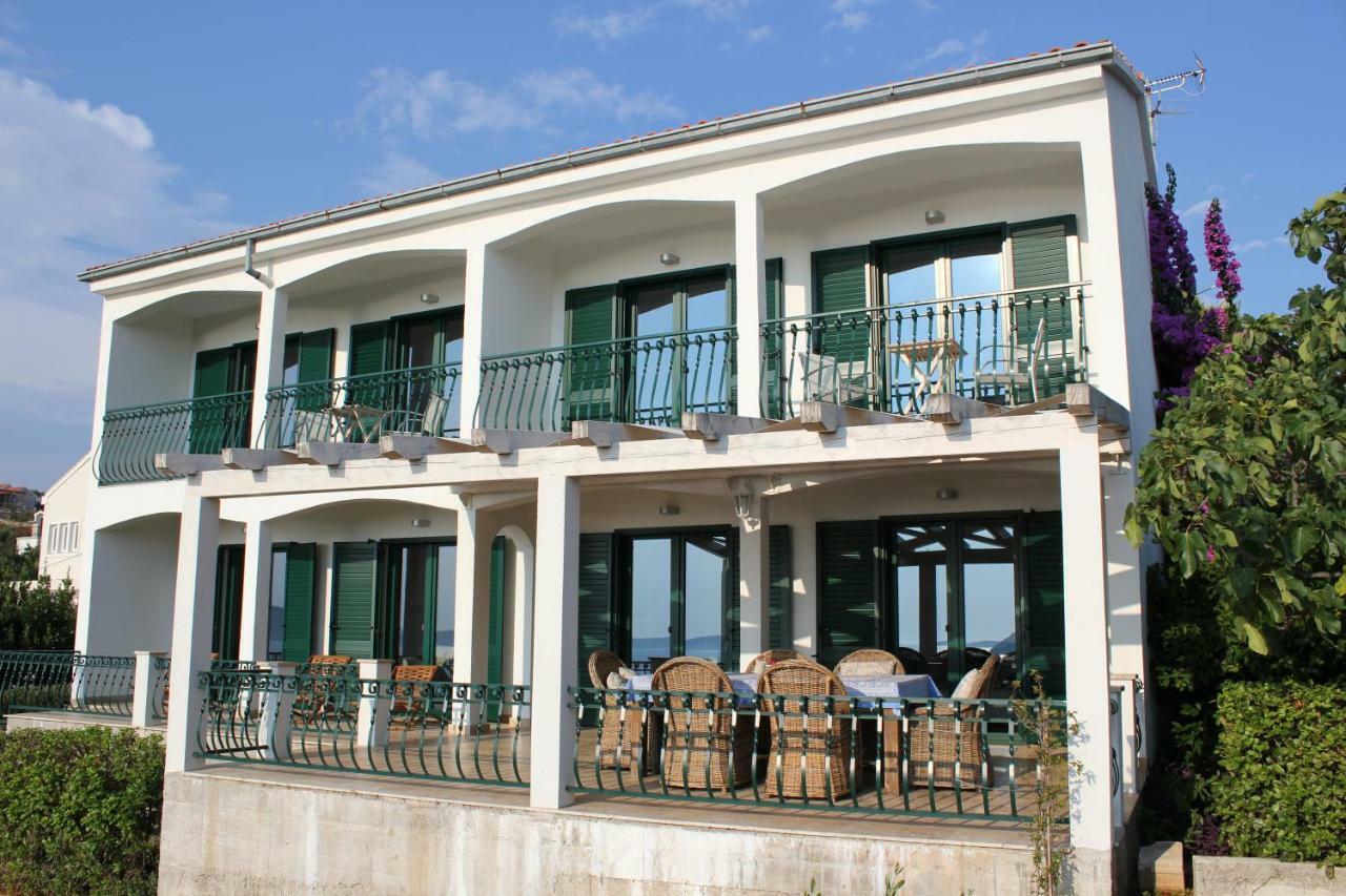 Villa Berg Maslinica Exterior photo